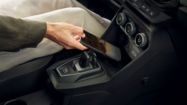 Dacia family range - integrated induction charger - Dacia Jogger