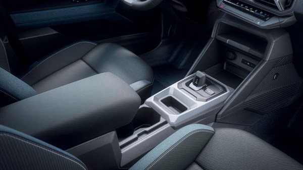 Dacia SUV range - central armrest - Bigster